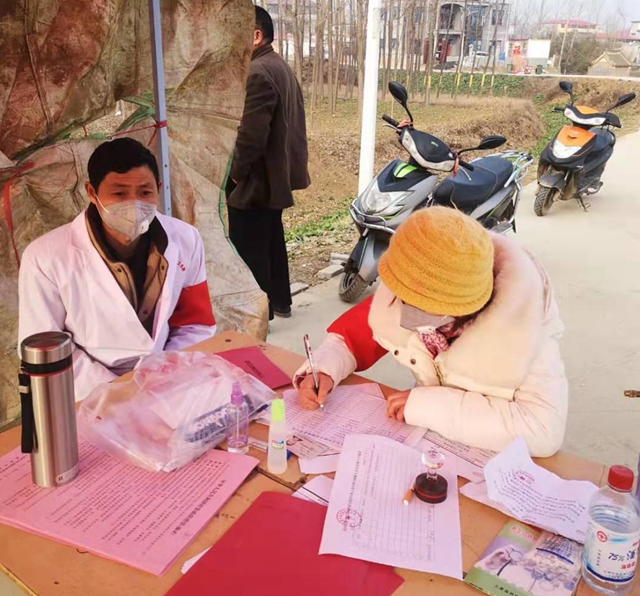 上蔡县西洪乡：巾帼不让须眉 防疫一线女同志冲在前
