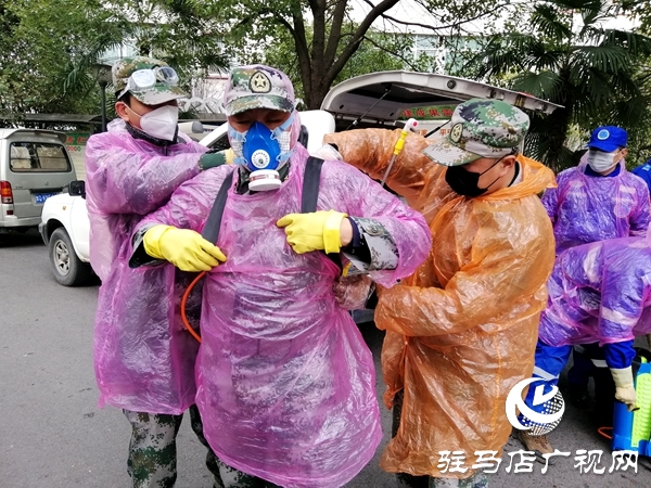 市红十字蛟龙应急搜救队“消疫先锋队”  入市内小区进行“消杀”