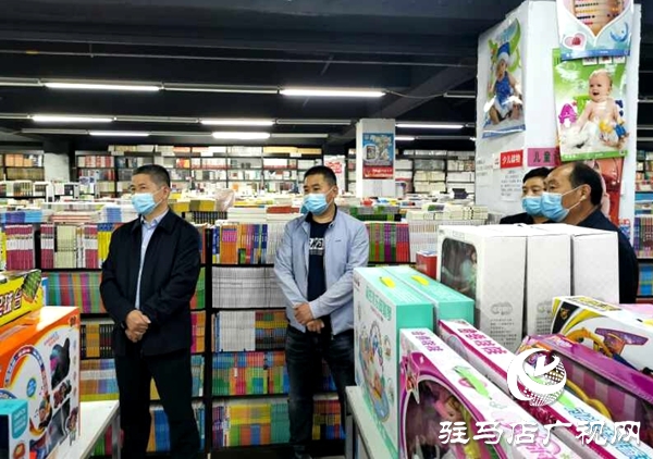 驻马店市“扫黄打非”办组织开展五一节前出版物市场整治行动