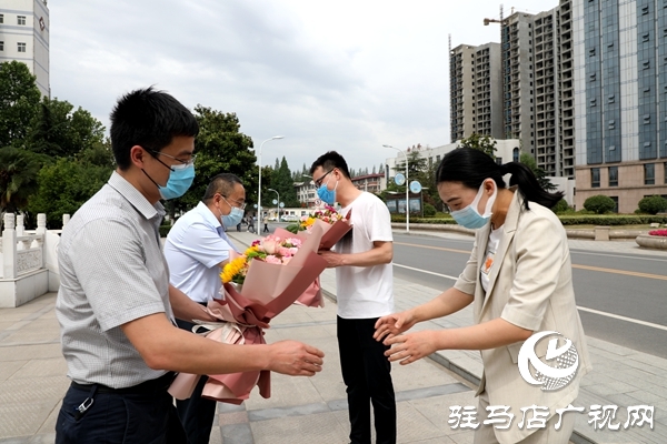 黄淮学院校友会联合黄淮学院医学院看望慰问五位抗疫一线校友