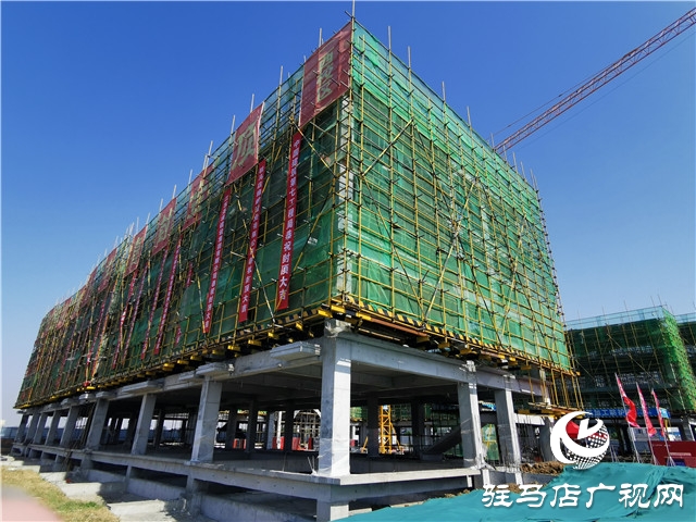 驻马店实验小学（西校区）封顶 确保能够于9月份顺利竣工