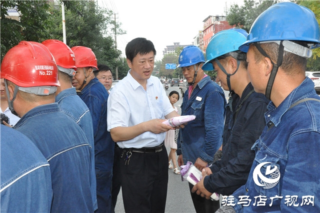 正阳县总工会：“清凉”送给一线户外劳动者