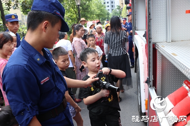 金水湾小区开展青少年暑期消防演练活动