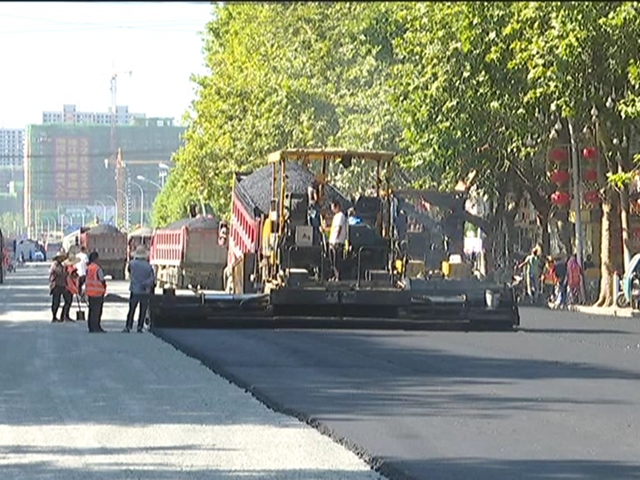 迎盛会 保畅通 市区多条道路整修路面