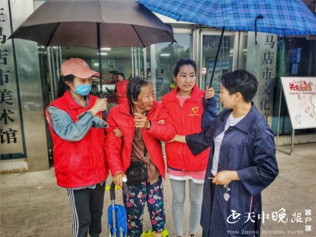 真情关爱老人 雨露滋润心田