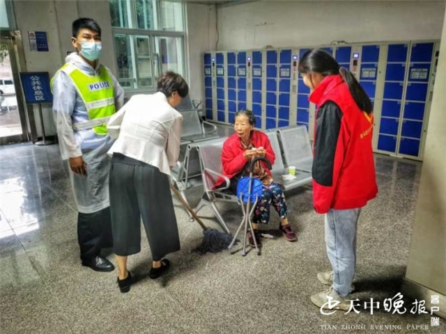 真情关爱老人 雨露滋润心田