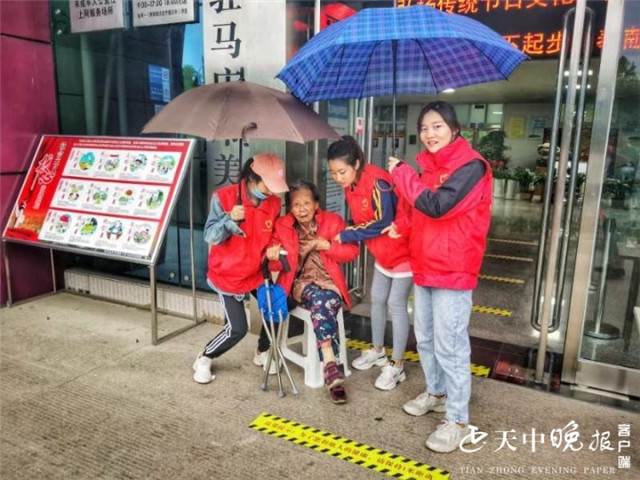 真情关爱老人 雨露滋润心田