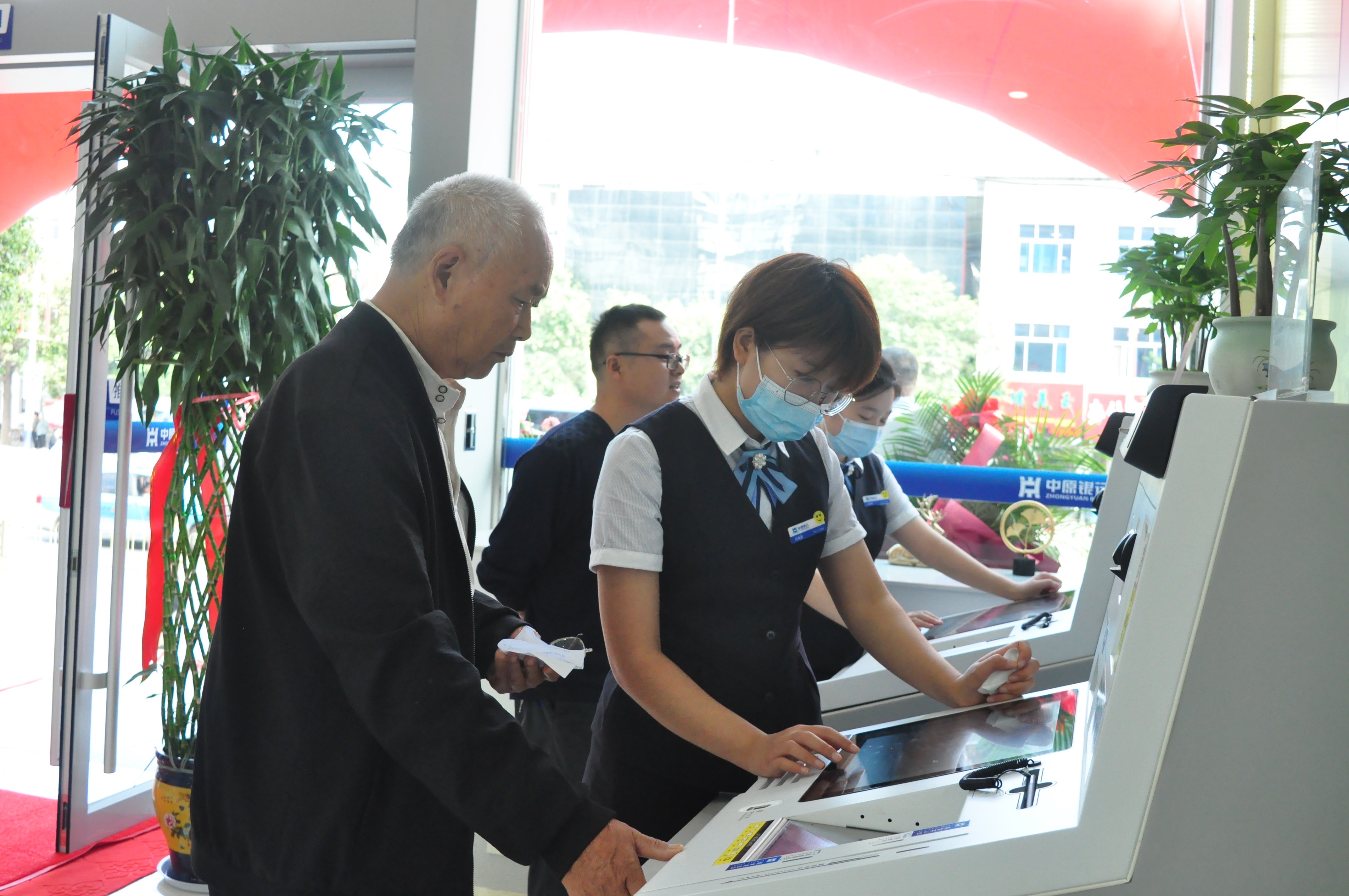 提升新形象 创造新辉煌 中原银行上蔡支行乔迁新址盛典圆满举行