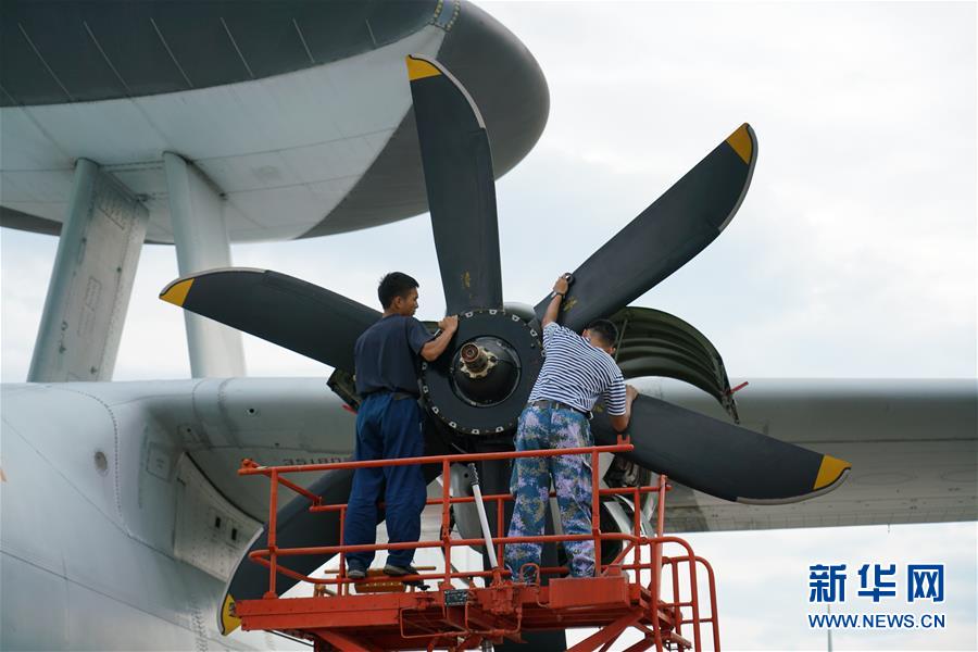  我们在战位报告丨侦天探海 狩猎海空——南部战区海军航空兵某师加速转型提升新质战斗力记事