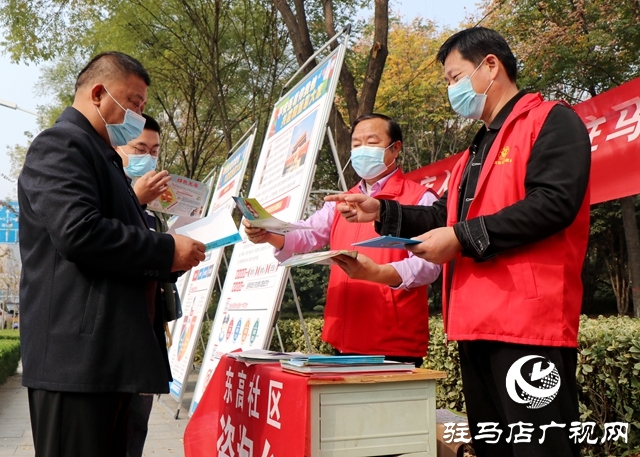 驻马店市开展“平安建设一条街”宣传活动