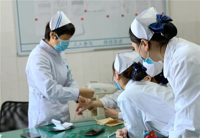 “床边学习” 让医教结合更加紧密——市中心医院护理教学查房助力黄淮学院医学院学生实践技能提升