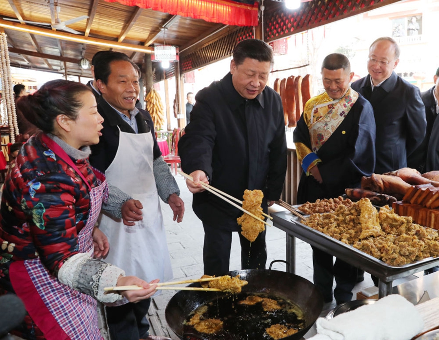 习近平与人民在一起的春节暖心瞬间