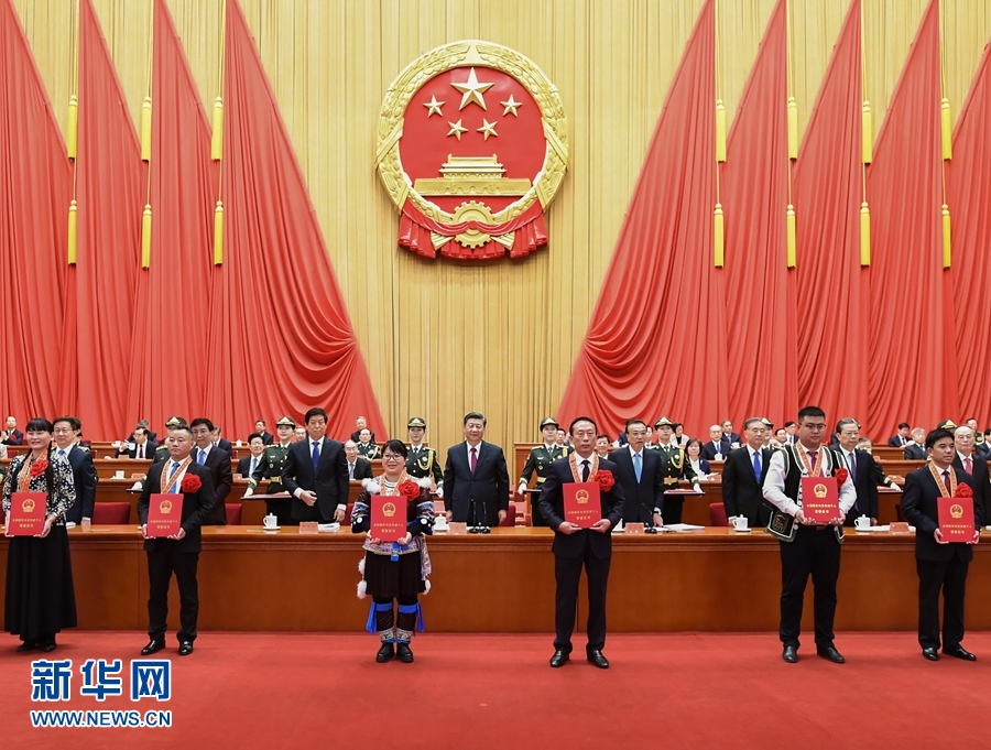 全国脱贫攻坚总结表彰大会在京隆重举行 习近平向全国脱贫攻坚楷模荣誉称号获得者等颁奖并发表重要讲话