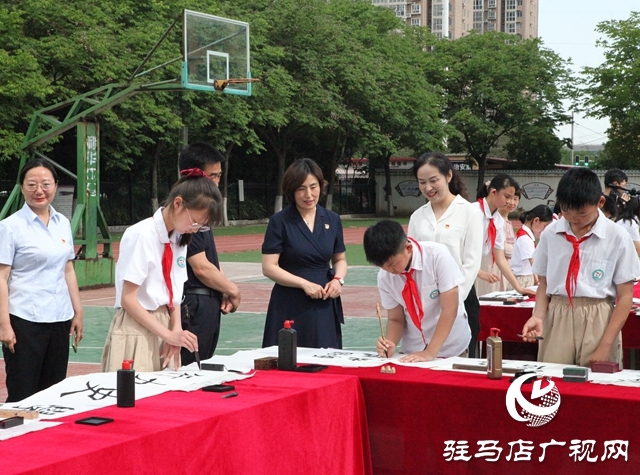 驻马店市第二十四小学举行“童心向党 翰墨书香”主题书写活动
