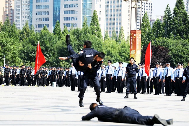 驻马店市公安局成功举办庆祝建党100周年安保维稳誓师大会暨全警实战大练兵汇报演练