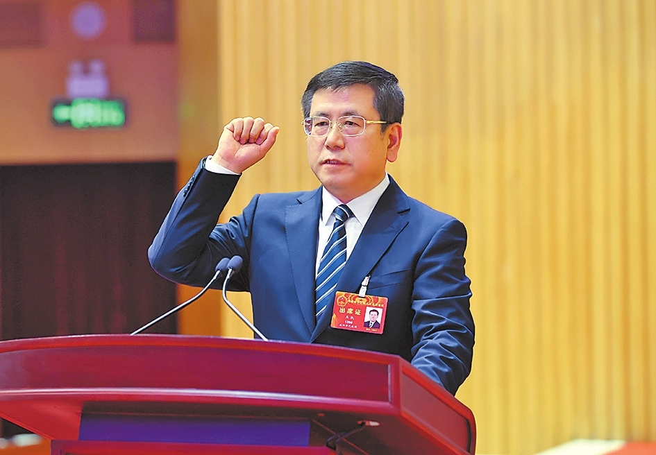 河南省十三届人大五次会议在郑州召开