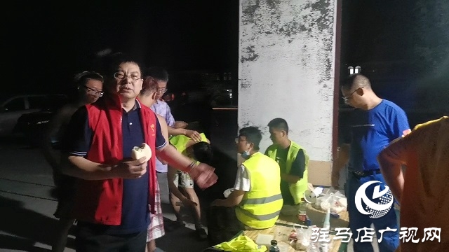 爱心企业捐赠物资连夜驰援新乡灾区