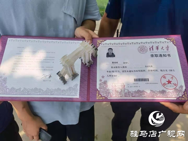 禾绿葡萄成熟“惹人醉” 清华学子体验“采摘乐”