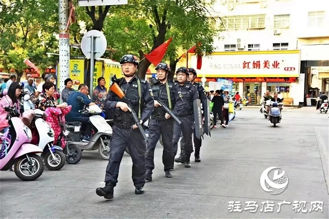 【我为祖国站岗】向祖国敬礼︱平舆公安祝福伟大祖国繁荣昌盛、国泰民安！