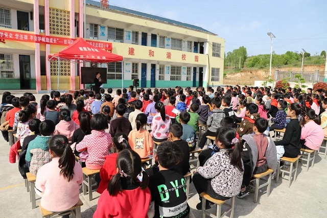“学党史 学法律 平安护航助成长”  --驻马店市人民检察院第四检察部走进  泌阳县高邑镇谭园小学