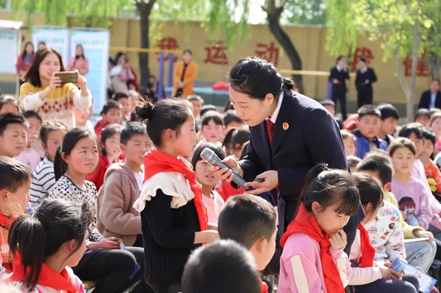 “学党史 学法律 平安护航助成长”  --驻马店市人民检察院第四检察部走进  泌阳县高邑镇谭园小学