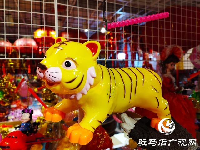 各式灯笼闹元宵 老虎灯笼最热销