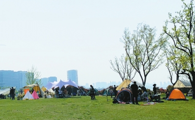 把“床”搬到户外 露营成清明假期出游最热词