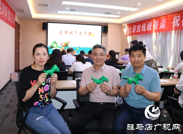 端午传思念 艾香满侨家