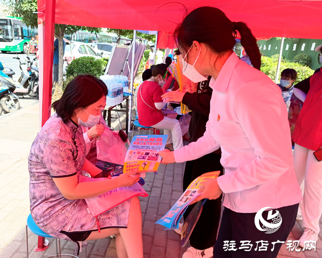 西平县邮政分公司开展“爱心助高考 夏日送清凉”活动