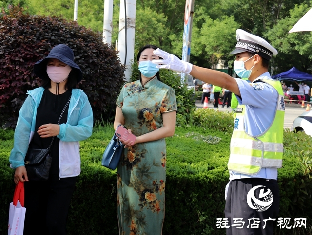 交警护航高考 学子乘风破浪