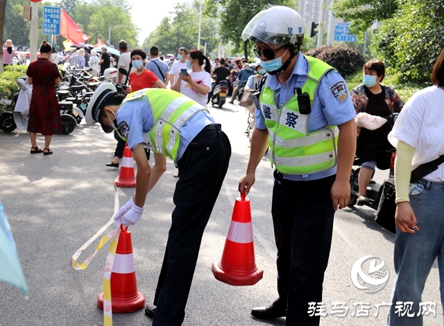 交警护航高考 学子乘风破浪