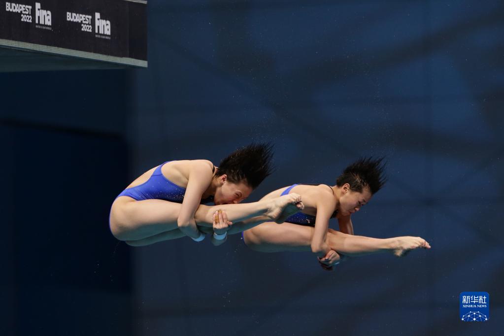 游泳世锦赛：全红婵、陈芋汐“互相带飞” 女子双人10米台强势夺冠