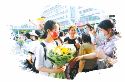 不浪费1分、帮孩子“捡漏”……付费高考志愿填报服务背后暗藏什么玄机？