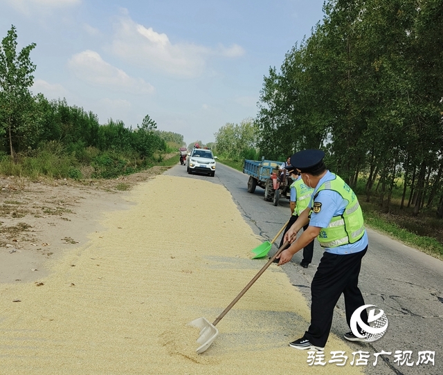 正阳县交通运输局对占用公路“打场晒粮”现象进行整治