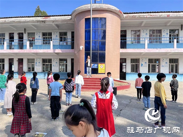 汝南县古塔中心小学举行祭先师 读论语活动