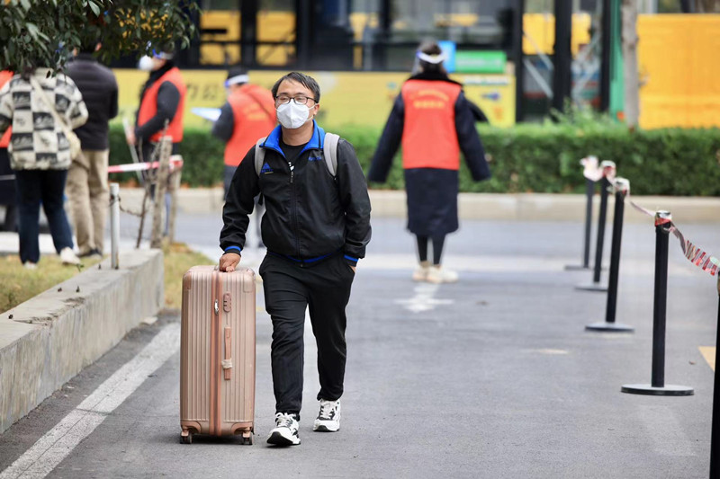 直击郑州富士康一线丨首批新员工抵达郑州