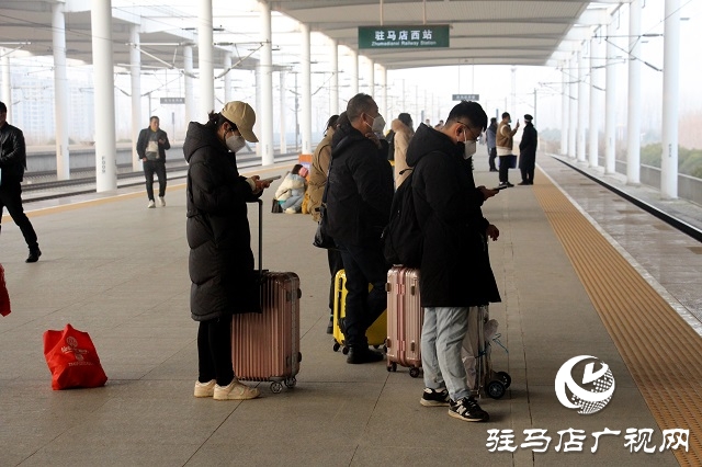 驻马店：春运客流显增长 回家之路暖意融