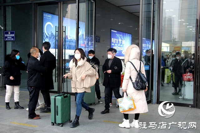 驻马店：春运客流显增长 回家之路暖意融