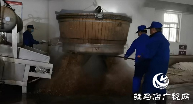 蔡洪坊酒业：开足马力忙生产 确保节日市场供应