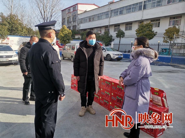 爱心企业到驻马店市驿城区水屯镇派出所慰问一线民警彰显警民情深