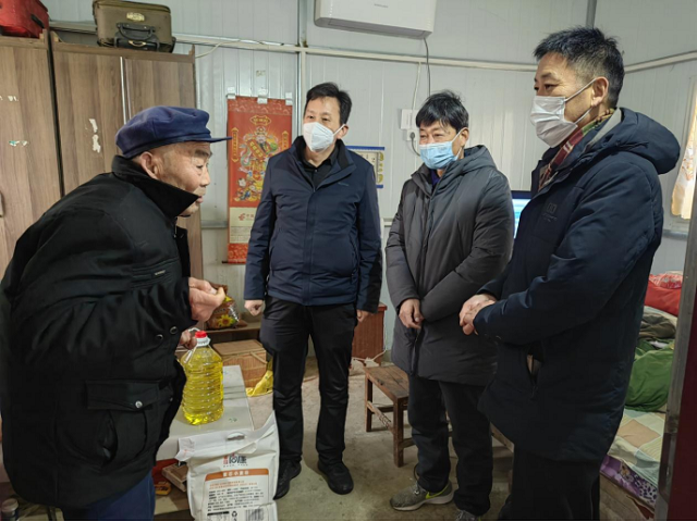驻马店市残联深入定点结对帮扶村开展“关爱你我他（她）·温暖千万家”春节走访慰问活动