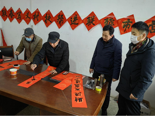驻马店市残联深入定点结对帮扶村开展“关爱你我他（她）·温暖千万家”春节走访慰问活动