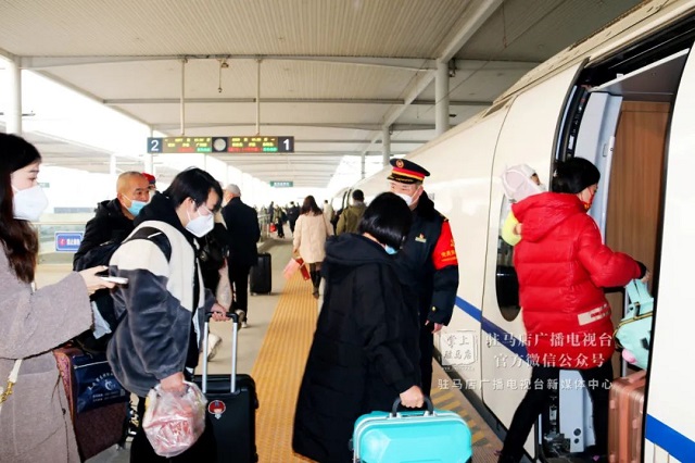 刚刚！记者在驻马店站、驻马店西站拍下这样一幕…