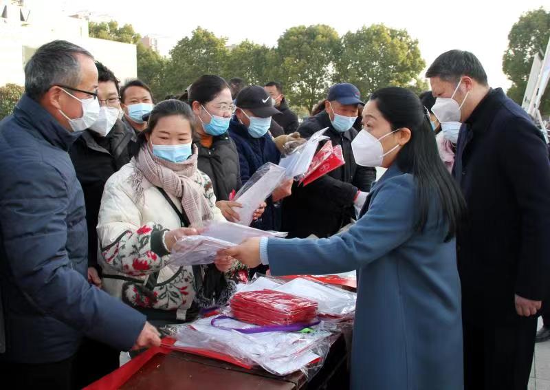 遂平县举行“喜迎新春佳节 共建和谐社会”宣传暨“平安春联进万家”活动启动仪式