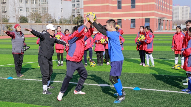 “奔跑吧•少年”冠军进校园活动走进驻马店实验小学