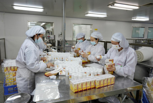 强信心·走进百企｜科技创新支撑 助力中医药企业“双效”提升