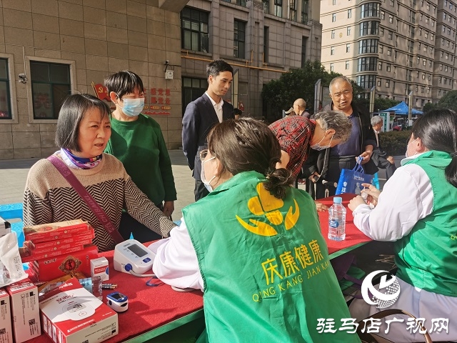 鹏宇天下城社区开展健康义诊活动