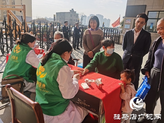 鹏宇天下城社区开展健康义诊活动