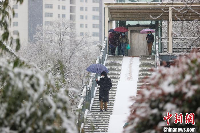 河南多地发布暴雪红色预警 降雪成因公布