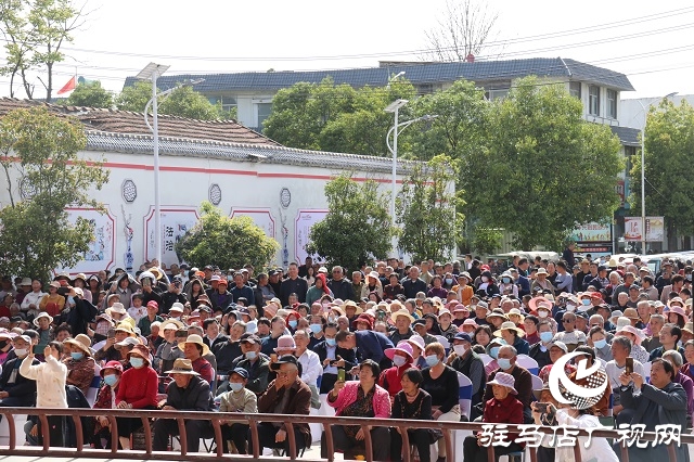 河南省戏剧家协会走进开发区关王庙乡慰问演出